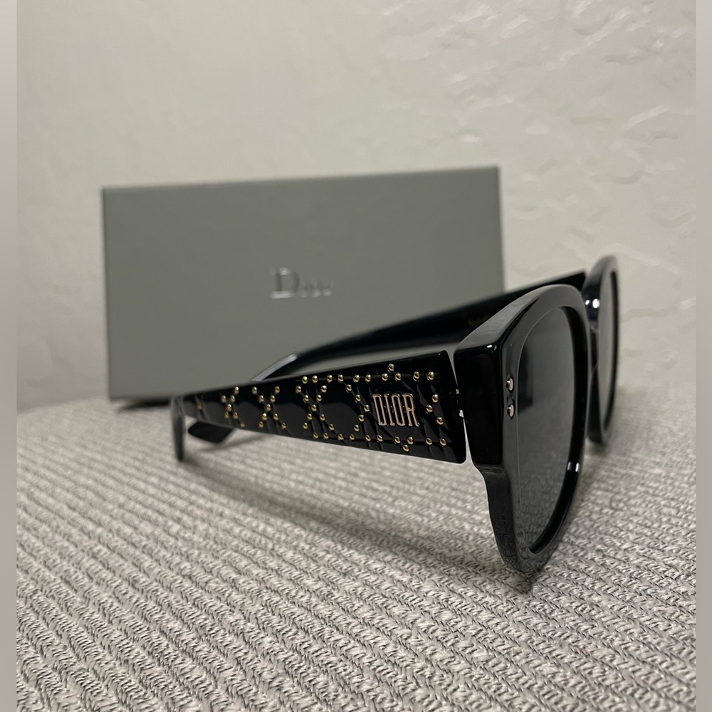 🎉HP🎉New! Dior Lady Dior Studs 54MM Black/Gold Sunglasses✨ Case, Box & Cloth - Picture 5 of 16